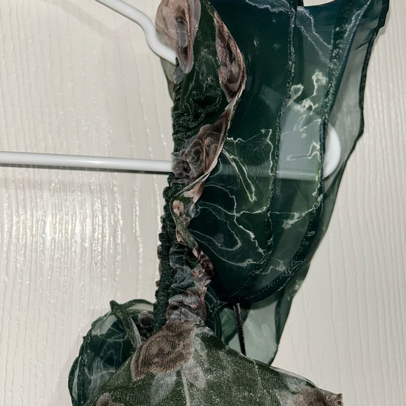 Elegant Floral Maxi Dress in Green - Picture 5 of 8